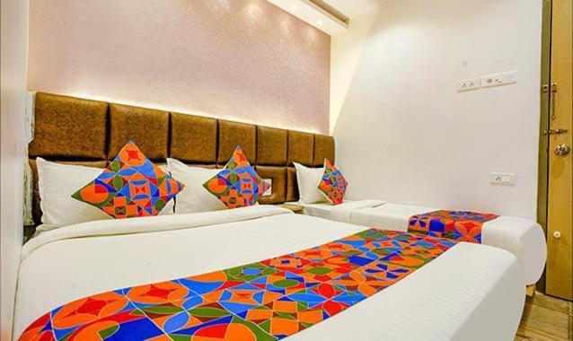 Hotel New Deepak Mumbai  Buitenkant foto